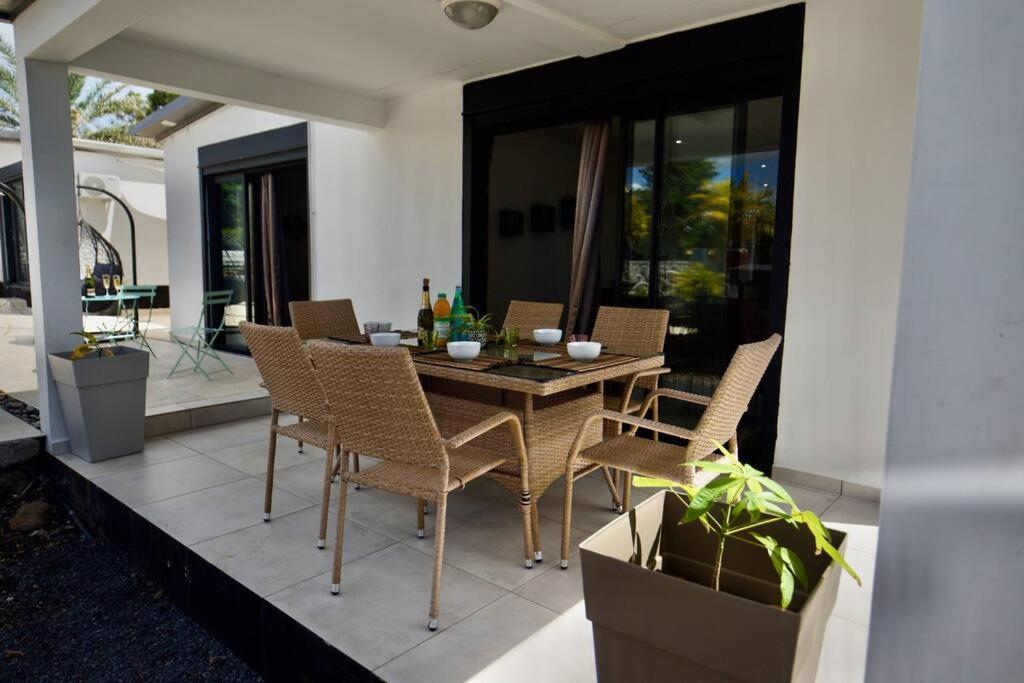 Villa Du Beau Vallon 2 Jacuzzi Privatif Et Piscine Chauffee Partagee Сен-Бенуа Экстерьер фото