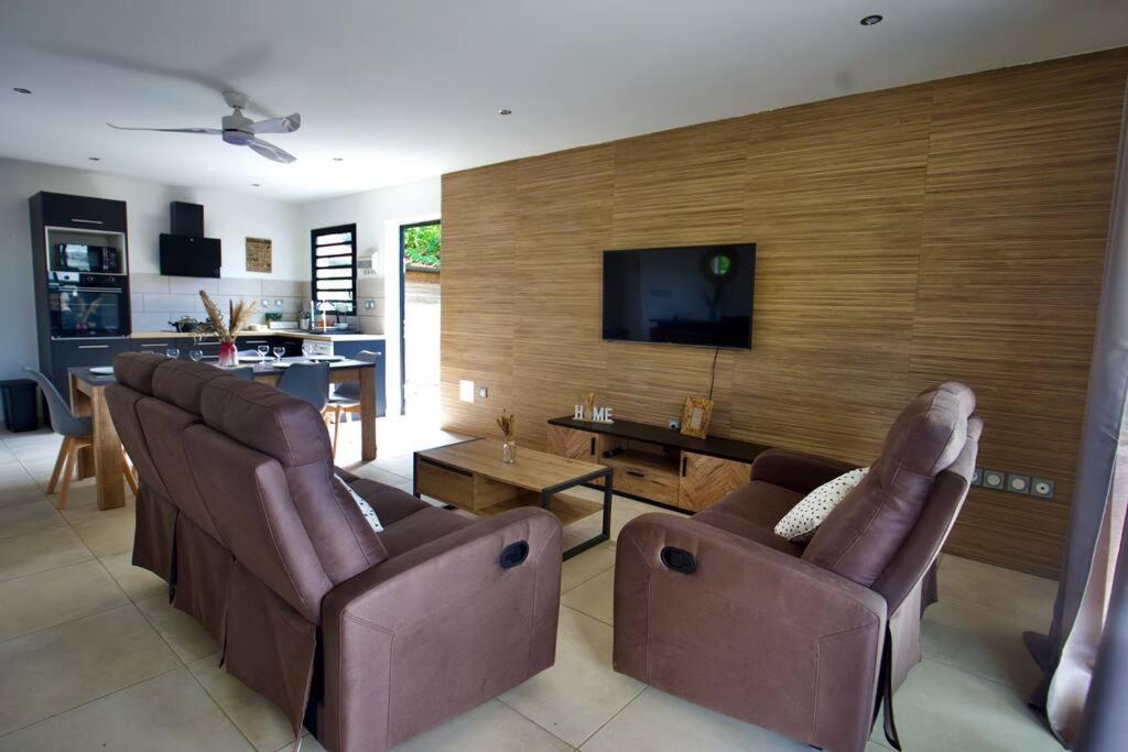 Villa Du Beau Vallon 2 Jacuzzi Privatif Et Piscine Chauffee Partagee Сен-Бенуа Экстерьер фото