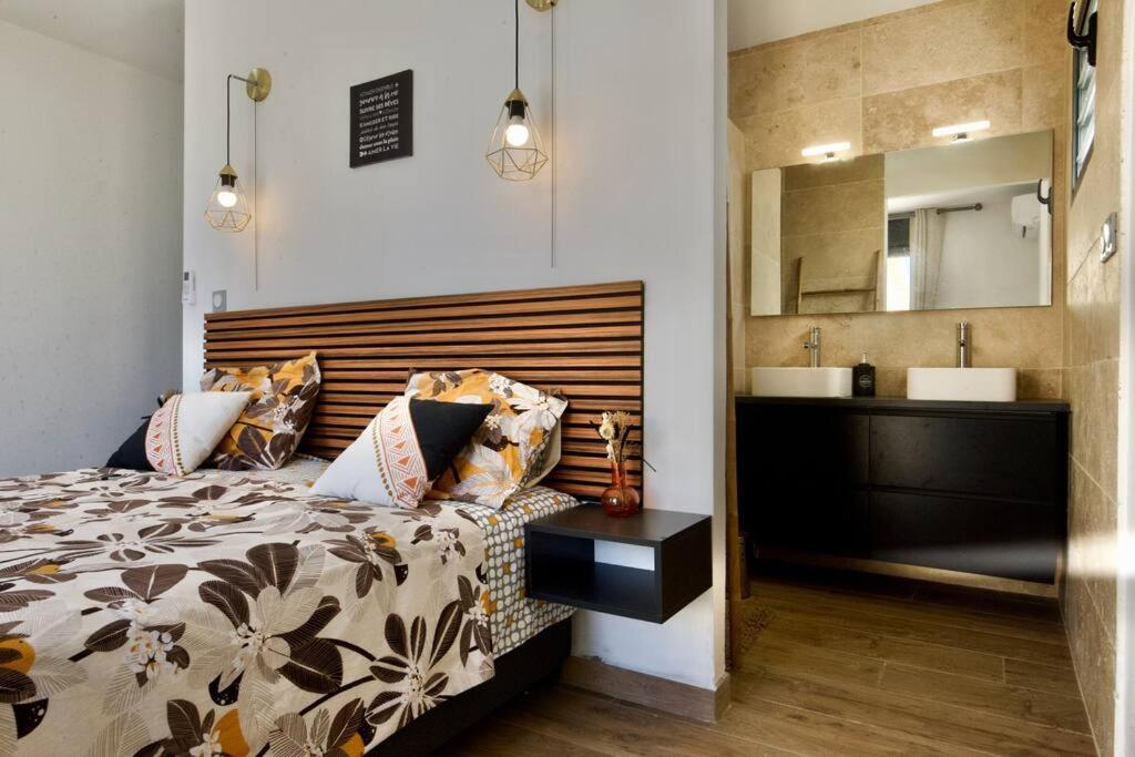 Villa Du Beau Vallon 2 Jacuzzi Privatif Et Piscine Chauffee Partagee Сен-Бенуа Экстерьер фото