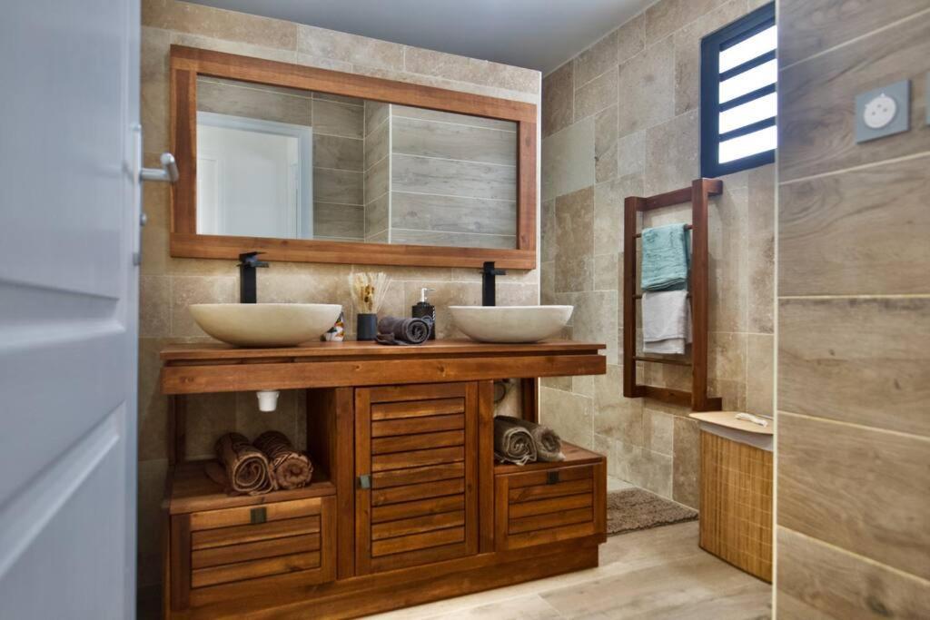 Villa Du Beau Vallon 2 Jacuzzi Privatif Et Piscine Chauffee Partagee Сен-Бенуа Экстерьер фото
