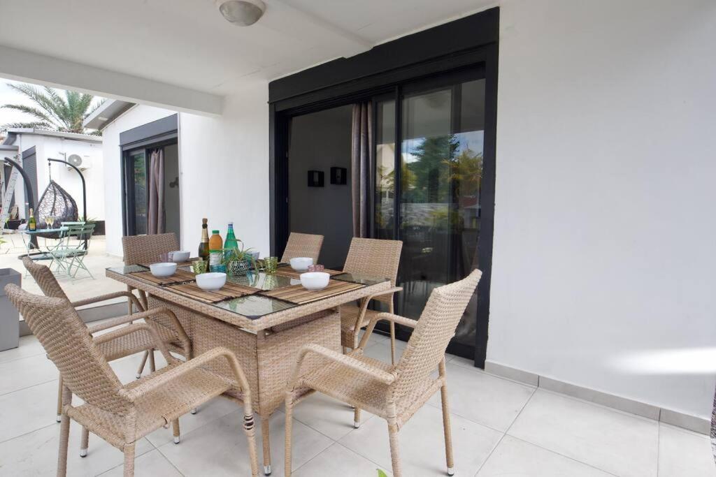 Villa Du Beau Vallon 2 Jacuzzi Privatif Et Piscine Chauffee Partagee Сен-Бенуа Экстерьер фото
