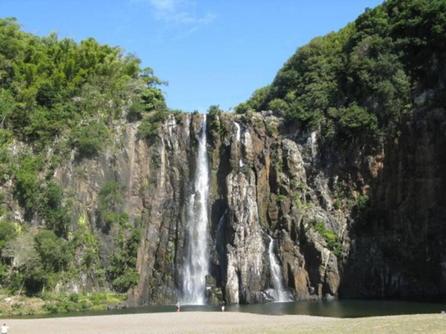 Villa Du Beau Vallon 2 Jacuzzi Privatif Et Piscine Chauffee Partagee Сен-Бенуа Экстерьер фото